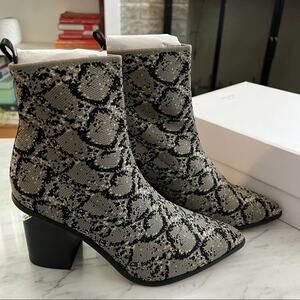 New Steven by Steve Madden Nikia Booties sz 8.5